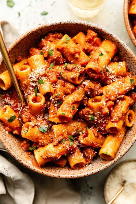 Slowly Simmered Italian Sausage Ragu (Stovetop & Slow Cooker) Sausage With Veggies, Italian Meat Sauce, Sausage Ragu, Sausage Parmesan, Spicy Italian Sausage, Ragu Sauce, Ragu Recipe, Italian Sausage Pasta, Easy Pasta Dinner