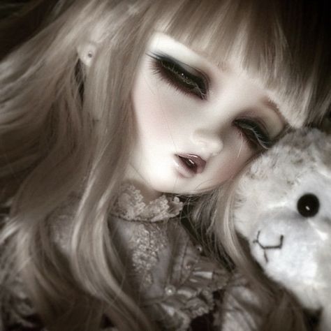 Cracked Doll Aesthetic, Bjd Icon, Gothic Doll Aesthetic, Bjd Dolls Aesthetic, Doll Artstyle, Creepy Doll Mask, Doll Art Style, Bjd Aesthetic, Creepy Doll Aesthetic