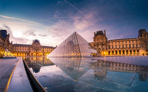 The Louvre Museum Pyramid Architecture, Paris Sunset, Louvre Pyramid, Eiffel Tower Photography, Paris Rooftops, Paris Landmarks, Famous Architecture, Museums In Paris, Visit France