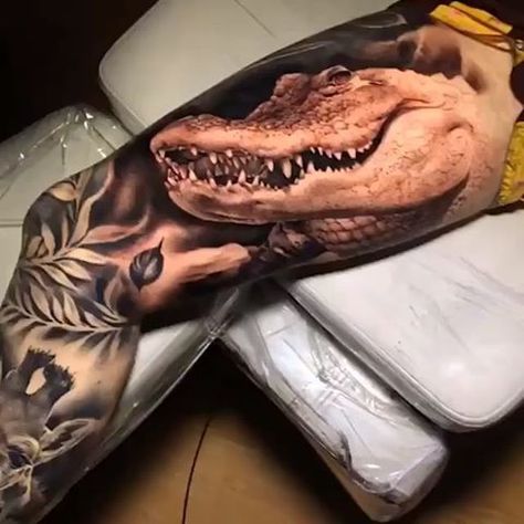 Alligator Tattoo, Crocodile Tattoo, Model Tattoo, The Best Tattoos, Octopus Tattoo, Best Tattoos, Realism Tattoo, Skull Tattoos, Angel Tattoo Men