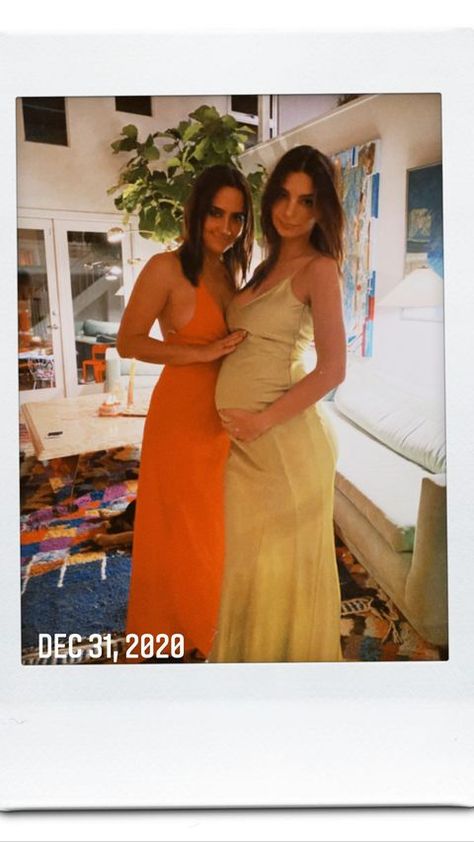 Emrata Pregnant, Pregnancy Belly Photos, Belly Photos, Happy Pregnancy, Pretty Pregnant, Maternity Chic, Stylish Maternity Outfits, Baby Inspiration, Pregnancy Looks