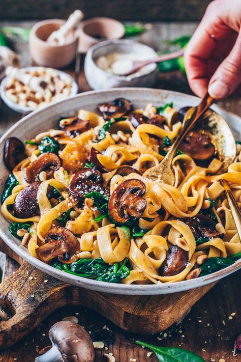 Vegan Spinach Pasta Recipes, Vegan Mushroom Pasta, Spinach Vegan, Vegan Mediterranean, Pasta With Spinach, Vegan Mushroom, Spinach Pasta, Mushroom Pasta, Week Diet