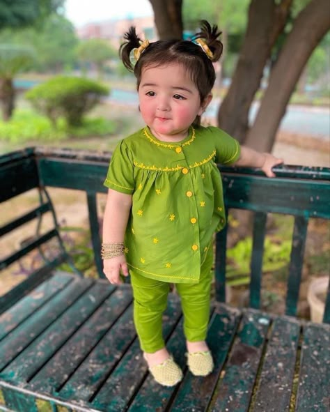 Baby Girl Suit Design, Baby Girl Indian Dress, Cotton Frocks Design, Girl Frock Design Cotton, Parkar Polka, Stylish Kids Fashion, Baby Girls Dresses, Kids Dress Collection