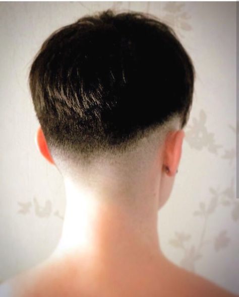 Curly Hair Fade, Bowl Haircuts, Crop Haircut, Girls Short Haircuts, Shaved Nape, Super Short Hair, Mens Haircuts Fade, Corte De Cabelo Masculino, Girl Short Hair