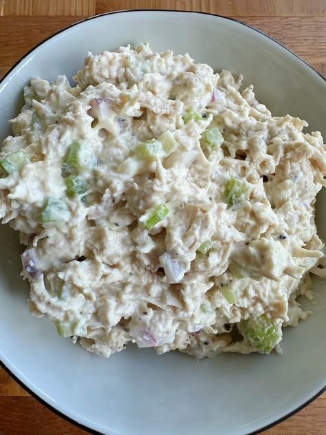 Deli Chicken Salad Recipe Cheesecake Factory Chicken Salad Sandwich Recipe, Publix Chicken Salad Recipe, Deli Style Chicken Salad Recipe, Deli Chicken Salad Recipe, Deli Chicken Salad, Deli Style Chicken Salad, Creamy Chicken Salad, Awesome Salads, Slow Cooker Bolognese Sauce