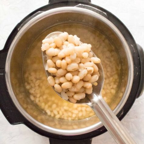 Instant Pot White Beans, Dried Navy Beans, Navy Bean Recipes, Instant Pot Beans Recipe, Pressure Cooker Beans, Navy Bean Soup, White Bean Recipes, Beans Beans, Navy Beans