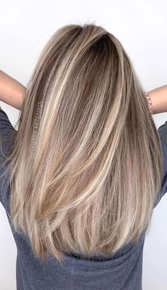 Hair Colour Lowlights, Ombre With Lowlights, Best Hair Color Over 40 Over 40, Chestnut Lowlights Blondes, Fall Hair Colours Blonde, Blonde And Beige Highlights, Blonde Hair Over 40 Long Hairstyles, Creamy Beige Blonde Balayage, Low Maintenance Lowlights