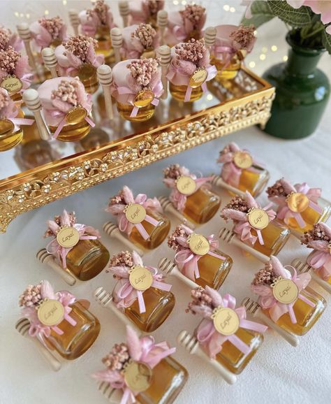 Luxury Party Favors, Angel Baby Art, Luxurious Party, Diy Bouquet Wrap, Chocolate Card, Honey Wedding, Fall Arts And Crafts, Honey Gifts, Baby Favors