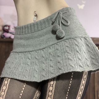 Buy Sosana Low Waist Cable-Knit Mini Skirt at YesStyle.com! Quality products at remarkable prices. FREE Worldwide Shipping available! Fairy Grunge Skirt, Preppy Mode, Short Pencil Skirt, Solid Color Sweater, Micro Skirt, Winter Stil, Stil Inspiration, Pencil Skirts, Vintage Grunge