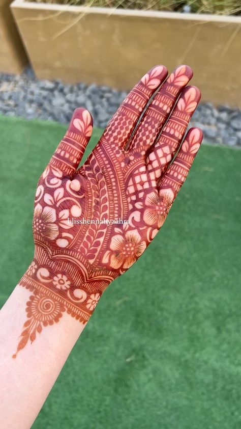 Henna Mehndi Design, Front Hand Mehandi Desgine Stylish, Mahendiii Design Front Hand, Chaina Choli, Short Mehandi, Dubai Henna, Beautiful Simple Mehndi Design, Short Mehndi Design, Front Mehndi Design