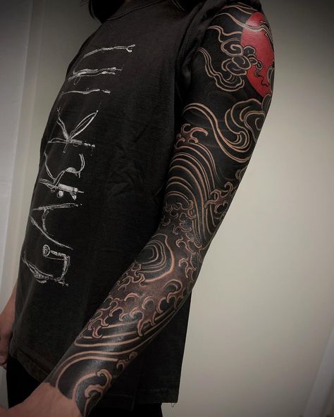 Blood moon sleeve on @waaaaaaannnn from Singapole.  Very fresh and swollen, Thank you!! #freehand Black Sleeve Tattoo, Mangas Tattoo, Tatuagem Masculina Pequena, Tattoo Placements, Solid Black Tattoo, Black Tattoo Cover Up, Polynesian Tattoos, Blackout Tattoo, Cloud Tattoo