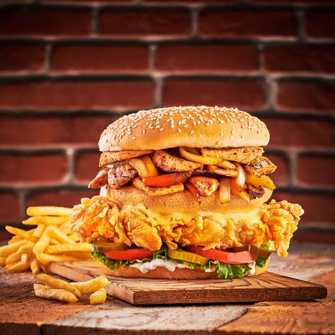 Bazooka fried chicken - Food Photography 2020 on Behance Fried Chicken Photography Food Styling, Chicken Photography Food, Fried Chicken Photography, Chicken Photography, Slider Sandwiches, Photography Food Styling, Burger Sliders, Food Photoshoot, Lifestyle Shoot