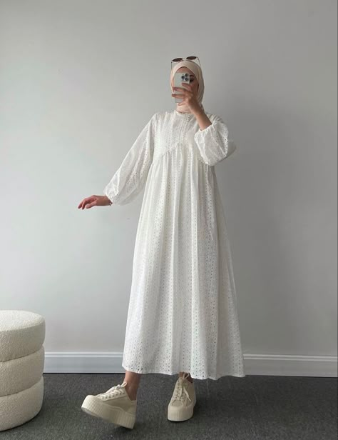 Modest Summer Outfits Plus Size, One Set Outfit, Ootd Lebaran, White Knee Length Dress, Hijab Fashion Summer, Modest Casual Outfits, Simple Frocks, Modest Dresses Fashion, Muslim Outfits Casual