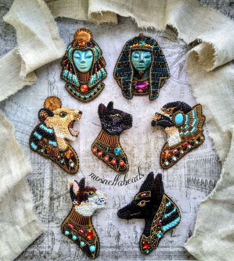 Ancient Egyptian Jewelry, Etsy Embroidery, Pearl Embroidery, Beadwork Embroidery, Brooch Diy, Egyptian Jewelry, Handmade Jewelry Tutorials, Bead Embroidery Jewelry, Embroidery Jewelry