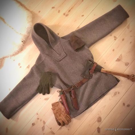 Johnny Juhl on Instagram: “DIY wool anorak status; The wool blanket has now been transformed into something I can actually wear. (Quite pleased with that fact 👍🏼) It…” Anorak Jacket Sewing Pattern, Haversack Pattern, Wool Anorak, Mountain Man Clothing, Hunting Ideas, Medieval Party, Diy Wool, Viking Clothing, Apocalyptic Fashion