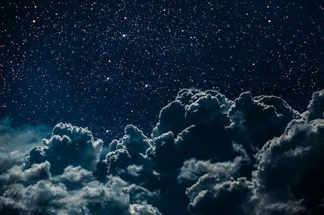 Sky With Stars And Moon, Starry Ceiling, Night Sky With Stars, Moon And Clouds, Sky With Stars, Night Sky Moon, Grand Cayman Island, Night Clouds, Black Wallpaper Iphone Dark