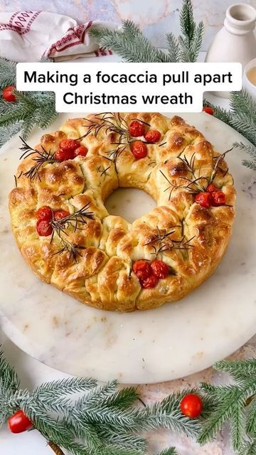 Thanksgiving Dinner Rolls, Italian Christmas Bread, Easy Focaccia Recipe, Italian Christmas Dinner, Christmas Bread Recipes, Foccacia Recipe, Bread Wreath, Christmas Potluck, Chewy Bread