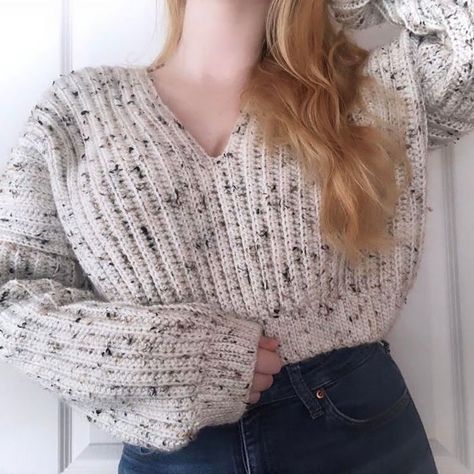 Chunky Crochet Sweater, Chunky Cropped Sweater, Chunky Knit Sweater Pattern, Crochet Pullover Pattern, Chunky Yarn Crochet, Pattern Clothing, Crochet Sweater Design, Crochet Sweater Free, Beau Crochet