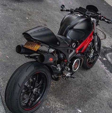 Ducati Monster 796 Custom, Ducati Monster 796, Ducati Desmo, Ducati Monster Custom, Ducati Monster 821, Ducati Cafe Racer, Womens Motorcycle Helmets, Moto Ducati, Bike Bmw