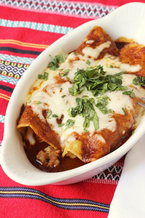 These Cheesy Sausage Enchiladas are a delicious, yet simple dinner that will feed a crowd as well as provide great leftovers for tomorrow’s lunch. Sausage Enchiladas, Easy Cheese Enchiladas, Homemade Enchilada Sauce, Homemade Enchiladas, Cheese Enchiladas, Dinner On A Budget, Hot Italian Sausage, Easy Cheese, Simple Dinner