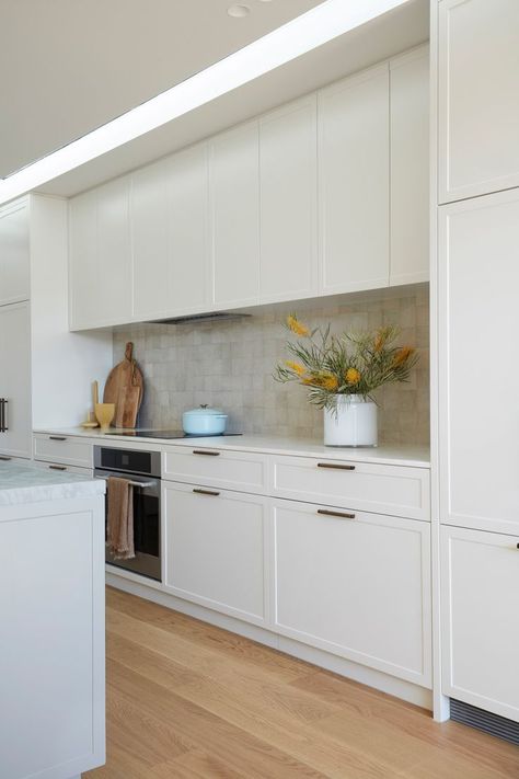 Pale grey shaker kitchen joinery with brass hardware and a zellige white tile splash back Kitchen Joinery, Shaker Style Kitchen, Shaker Style Kitchens, Small Courtyards, Zellige Tile, Home Renovations, Shaker Kitchen, Chichester, Style Kitchen