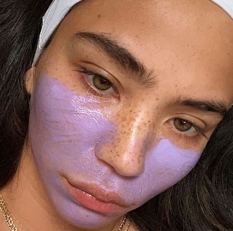 Face Mask Aesthetic, Mascara Facial, Face Mask Fashion, Maquillaje Natural, Glass Skin, Purple Aesthetic, Looks Vintage, Pretty Face, Skin Makeup