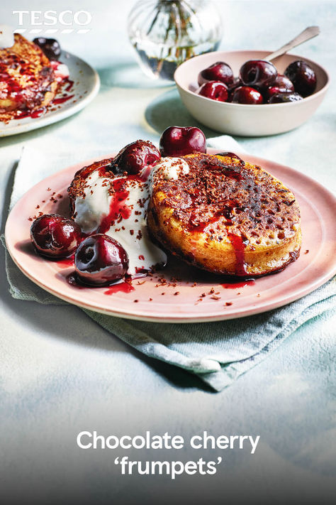 Fluffy crumpets meet indulgent French toast in our chocolate cherry ‘frumpet’ recipe. With cherries and dark chocolate, this easy dessert delivers big Black Forest flavours. | Tesco Crumpet Topping Ideas, Cheese Crumpets, Warburtons Crumpets, English Crumpets, Crumpet Recipe, Tea And Crumpets, Student Recipes, Tesco Real Food, Crumpets