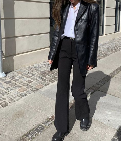 Style Black Leather Blazer, Smart Casual Leather Jacket Outfit, Leather Jacket Outfit Office, Leather Jacket Formal Outfit, Trendiest Outfits, Casual Leather Jacket Outfit, Black Leather Jacket Outfit, Parisian Outfit, Jacket Outfit Women