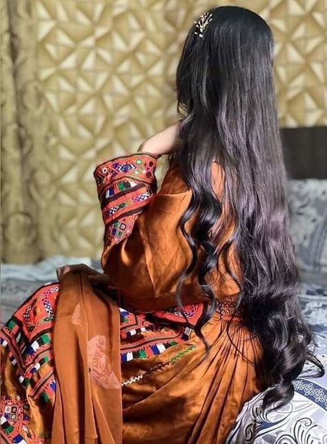 Balochi Girls Dpz, Balochi Dp, Kitty Headphones, Afghan Beauty, Simple Dress Casual, Asian Makeup Looks, Beautiful Profile, Girly Swag, Balochi Dress