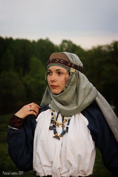 Slavic Headdress, Ukrainian Headdress, Rus Viking, Russian Traditional Clothing, Slavic Clothing, Russian Folklore, Kievan Rus, Viking Dress, Medieval Woman