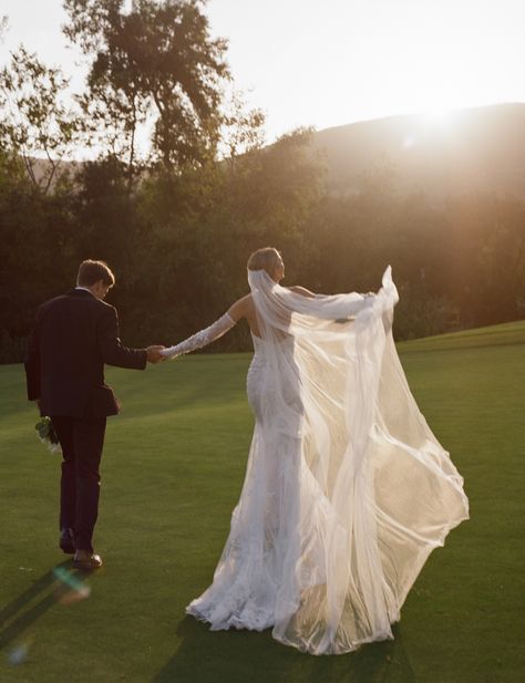 The-sun-drenched-film-photos-on-a-san-diego-wedding-day Woods Wedding Photoshoot, Elopement Wedding Ideas Inspiration, Wedding Vintage Photos, Wedding Photography Veil, Sweet Wedding Photos, Nature Wedding Photography, Wedding Photo Film, Natural Light Wedding Photography, Vintage Wedding Photos Aesthetic