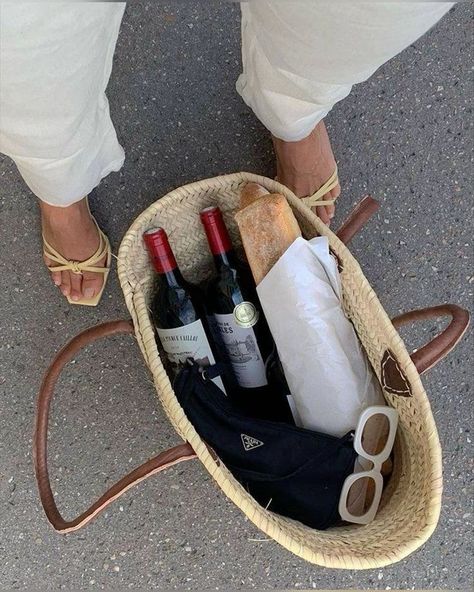 Beach Wine Photoshoot, Cozy Beach Outfits, Beach Outfits Aesthetic, Wine Photoshoot, Comfort Pics, Holland And Barrett, Hawaii Pictures, Summer 25, Shot List