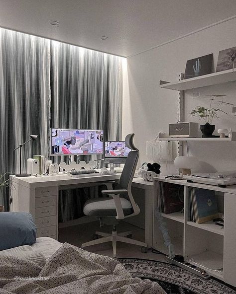 Bedroom Gaming Setup, Gaming Setup Ideas, Setup Pc, Bedroom Gaming, Best Gaming Setup, Purple Lighting, Gamer Room Decor, Lashes Mascara, Dekorasi Kamar Tidur