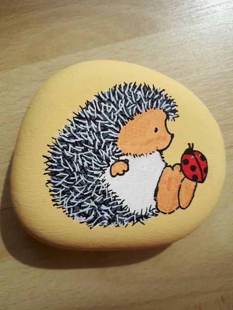 Hedgehog Pebble Art, Hedgehog Painted Rocks Ideas, Hedgehog Rock Painting, Stone Painting Animals, Diy Rock Art, Painted Rock Animals, Stone Art Painting, Happy Stones, Painted Rocks Kids