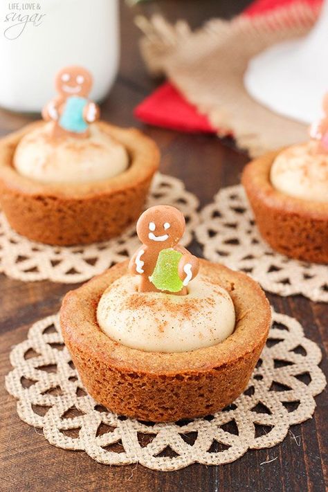 These Gingerbread Cheesecake Cookie Cups are a soft, chewy gingerbread cookie cup filled with a brown sugar spiced no bake cheesecake. Best Homemade Cheesecake Recipe, Cheesecake Cookie Cups, Gingerbread Cookie Cups, Homemade Cheesecake Recipes, Life Love And Sugar, Cheesecake Cookie, Gingerbread Cheesecake, Lemon Blueberry Cheesecake, Chewy Gingerbread Cookies