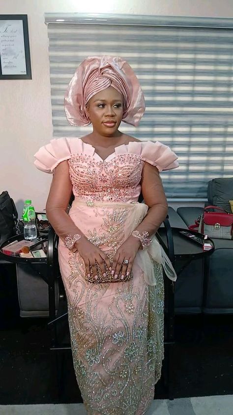 Peach Asoebi Lace Styles, Madam Blouse Lace For Wrapper, Madam Blouse, Lace Blouse Styles, Latest Lace Styles, African Print Long Dress, Nigerian Lace Dress, Lace Blouse Design, Classy Short Dresses