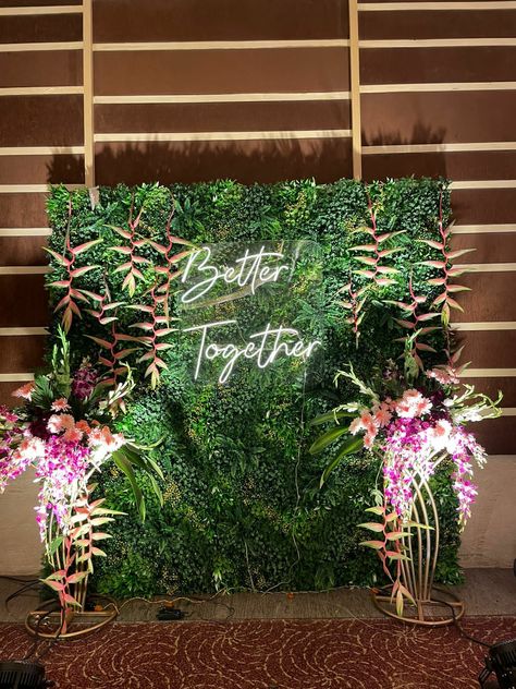 Green Selfie Wall, Selfi Point Decoration For Wedding, Selfi Point For Wedding, Selfy Point Decoration, Haldi Selfie Booth, Mehndi Background Decoration, Selfie Stand Decoration, Selfie Point Decoration Wedding, Wedding Selfie Point