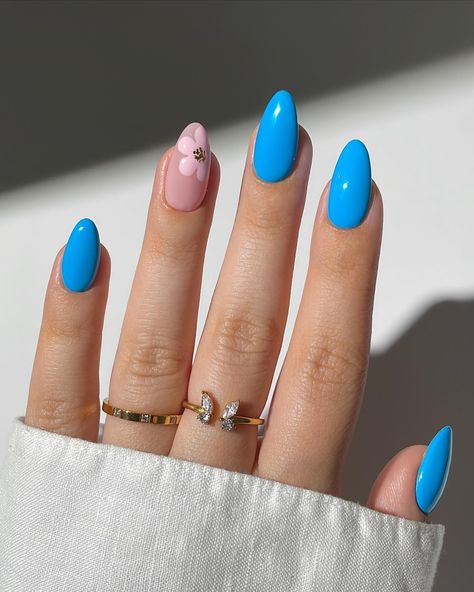 In love with this blue shade🫠💙 🌸 swipe left for tutorial👀 Using @dndgel.europe gel polish in • Have Mercy (nude base) • Pleasant Pink • Overseas discount code ‘SIMLY’ to save 20% ✨rings @bohomoon - code ‘SIMLY10’ to save 10% *affiliate ____ #nailart #nailtutorials #gelnails #nailideas #cutenails #prettynails #naillove #nailinspiration #naildesign #nails💅 #nailsofinstagram Pink And Blue Wedding Nails, Pink Blue Nails, Blue Wedding Nails, Pink And Blue Wedding, Rave Nails, Nails Images, Ideas Uñas, Cute Simple Nails, Have Mercy