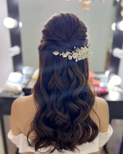 Cute Wedding Hairstyles Inspiration Tagged at davidreed.co Indian Guest Hairstyle, Lehenga Hairstyles Ideas Simple, Open Hairstyles Indian Wedding Lehenga, Hairstyles For Half Saree, Open Hairstyles For Party Simple, Pretty Wedding Hairstyles, Hairstyle For Lehenga, Loose Hairstyle, Bmw X6 M Competition