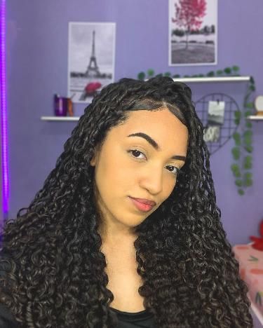 Cabelo definido e sem volume? Eis aqui! Salva essa inspiração para o seu dia e arrase na finalização e também no baby hair. Medium Curls, Short Curls, Long Curls, Hair Cream, Pinterest Account, Natural Curls, Baby Hair, Rapunzel, Hair Hacks