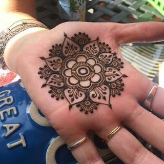 125 Stunning Yet Simple Mehndi Designs For Beginners|| Easy And Beautiful Mehndi Designs With Images | Bling Sparkle Mehndi Designs Finger, Henna Hand Designs, Henne Tattoo, Inai Pengantin, Mehandhi Designs, Jagua Henna, Tato Henna, Indian Henna, Henna Art Designs