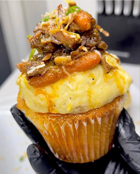 𝐌𝐄𝐍𝐔 | #food Cornbread Cupcakes, Savory Cupcakes, Soul Food Recipes, Honey Cornbread, Food Innovation, With Mashed Potatoes, Baking Company, Fair Food Recipes, Green Onion