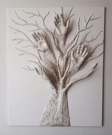 This relief on canvas by our entrant Adriana Potkanska depicts a surreal tree with hands raising up amongst branches. A relief painting is carved, creating a “raised” two-dimensional surface on a canvas, which is then painted. This unique way of depicting art can show true thought and emotive language behind the work of the artist. Using sculpting as a way of portraying a 3D effect as the art protrudes off the canvas can give a whole new experience to this work. Paintings With 3d Elements, Painting Ideas On Canvas 3d, Creative Art On Canvas, Painting With 3d Elements, Raised Painting On Canvas Diy, Hand 3d Art, 3 D Canvas Art, Unique Textured Art, Diy 3d Canvas Art