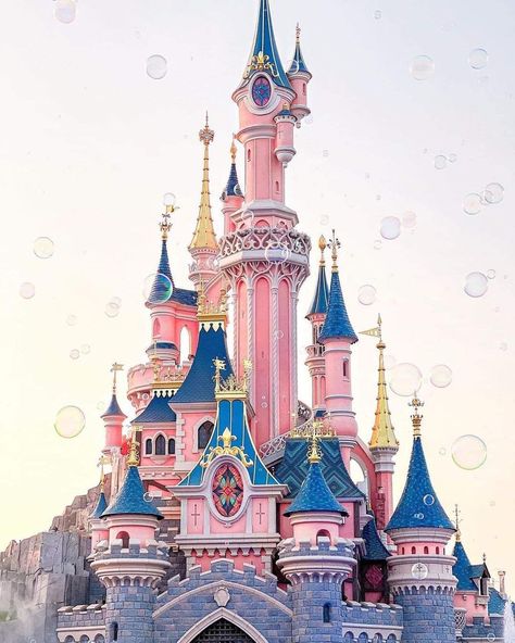 Where Magic Gets Real ✨ on Instagram: “🏰 + ☀️+ 🫧 = 😍 📸 : @kats_disneylife @bulledemint @32_32_minnie @tristan.neverland @place_a_la_magie @takemetoneverland_dlp @flowlove2109…” Disneyland Paris Wallpaper, Disneyland In Paris, Disneyland Paris Tips, Food Disneyland, Disneyland Paris Rides, Disneyland Paris Castle, Disneyland Secrets, Paris Winter, Disneyland Castle