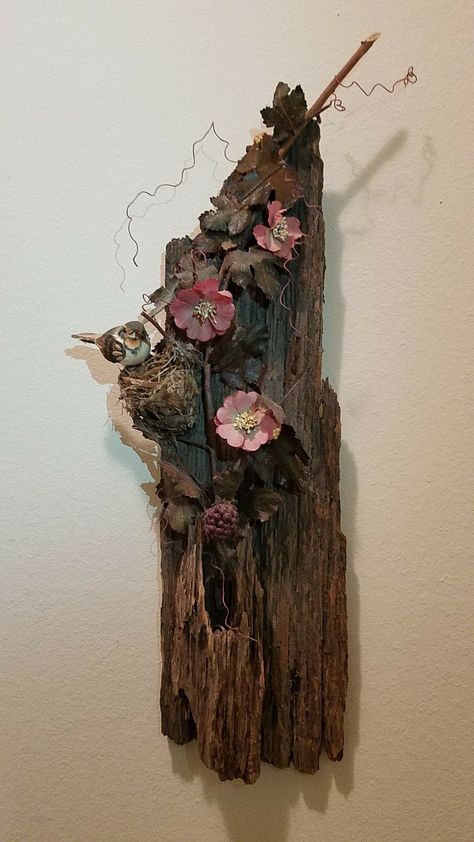 Tree Bark Crafts, Pine Cone Flower Wreath, Bird Cage Centerpiece, Pinecone Crafts Christmas, Painted Pinecones, Pine Cone Art, Spring Easter Crafts, Pine Cone Decorations, Cones Crafts