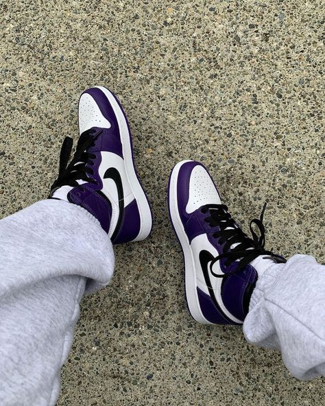 Roxo Aesthetic, Jordan Shoes Girls, Purple Hearts, Shoes Photo, Air Jordan Sneakers, Fresh Shoes, Hype Shoes, Aesthetic Shoes, Swag Shoes