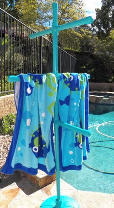 Completed 03/14!  Poolside towel tree from PVC pipe and a $7 plastic umbrella stand Pipe Storage, Pool Organization, Towel Rack Pool, Pvc Storage, Pool Storage, Living Pool, Pipe Shelf, Pool Hacks, Pool Life