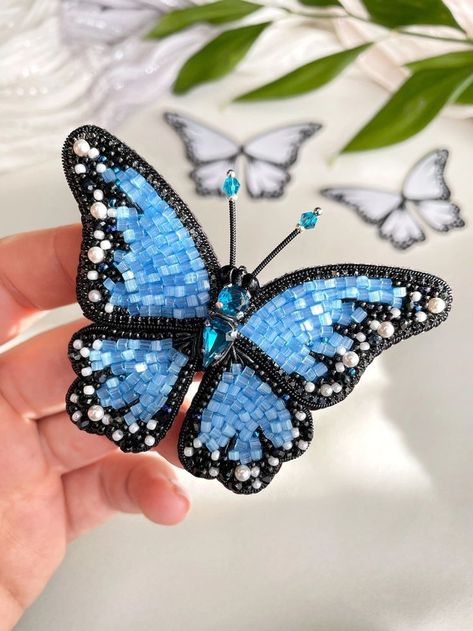 Butterfly Embroidery Beads, Bling Ideas, Hand Beaded Embroidery, Bead Embroidery Tutorial, Brooch Diy, Hand Embroidery Flowers, Rhinestone Art, Handmade Jewelry Tutorials, Creative Embroidery