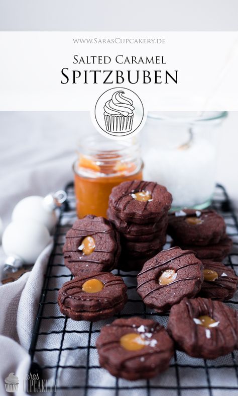 Lecker, knusprig und modern: Salted Caramel Spitzbuben Salted Caramel Cookies, Caramel Cookies, Salted Caramel, Chocolate Cookie, Love Food, Caramel, Muffins, Baking, Christmas