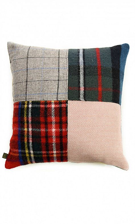 Tartan Fabric Ideas, Tartan Sewing Projects, Tartan Patchwork, Tartan Crafts, Patchwork Furniture, Tartan Cushions, Cushion Tutorial, Patchwork Cushion, Large Clothes